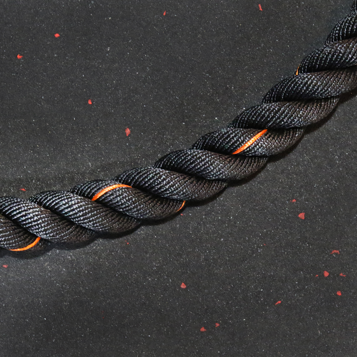Doppelschichtiger Schutz: Das Kampfseil verfügt über eine doppelschichtige Nylon-Schutzhülle, die das Übungsseil besser schützt, nicht leicht zu tragen ist, langlebiger ist und eine längere Lebensdauer hat.