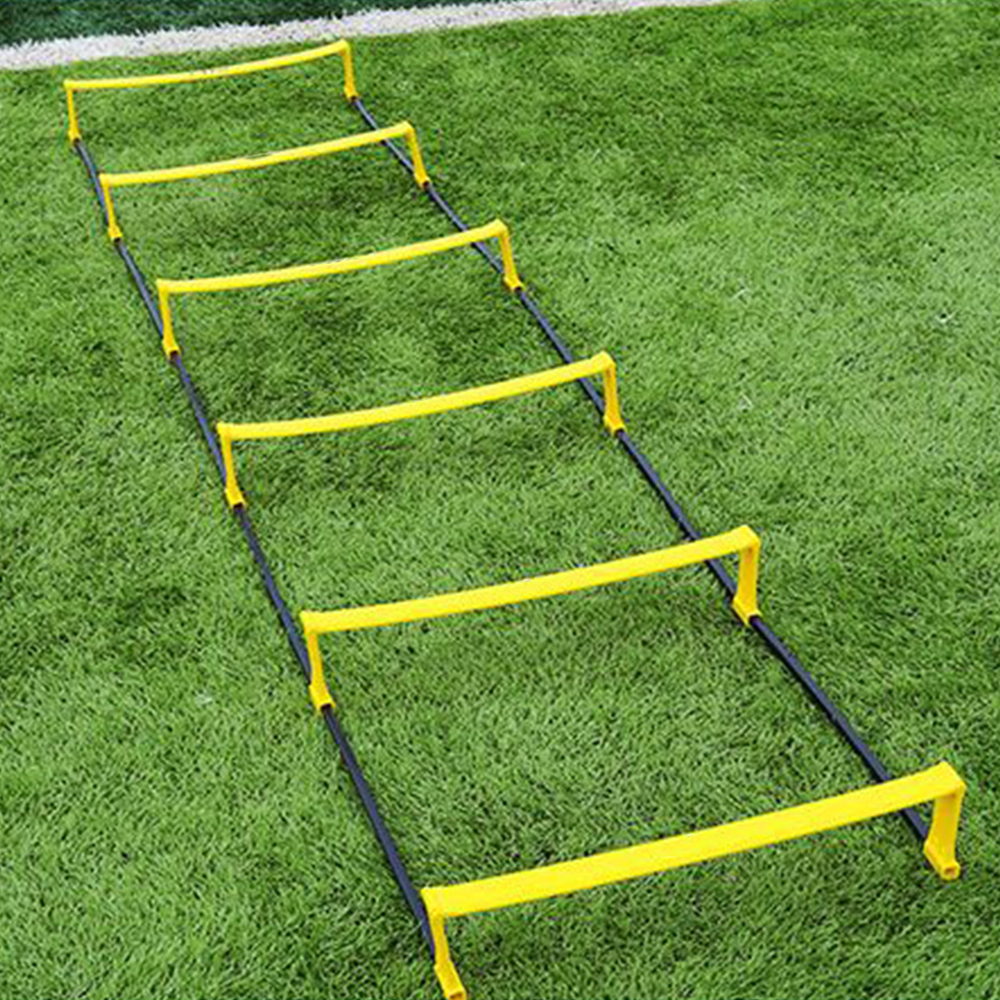 VOLLSTÄNDIG EINSTELLBARES 8-, 12- UND 20-SPROSSEN-DESIGN Unsere Agility-Leitern verfügen über einen Abstand zwischen den Sprossen, der mit Nylonbändern um bis zu 15 Zoll verstellbar ist, um verschiedene Niveaus, Fähigkeiten und Übungen zu ermöglichen. Dies ist eine perfekte Sportleiter, die für alle Ihre Trainingseinheiten geeignet ist Forderungen. 